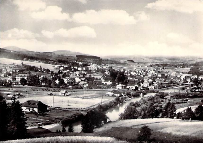 Cadca Ortsansicht mit Brücke nach 1938.