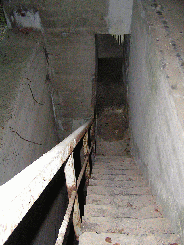 Treppe rechts im Prüfstand .